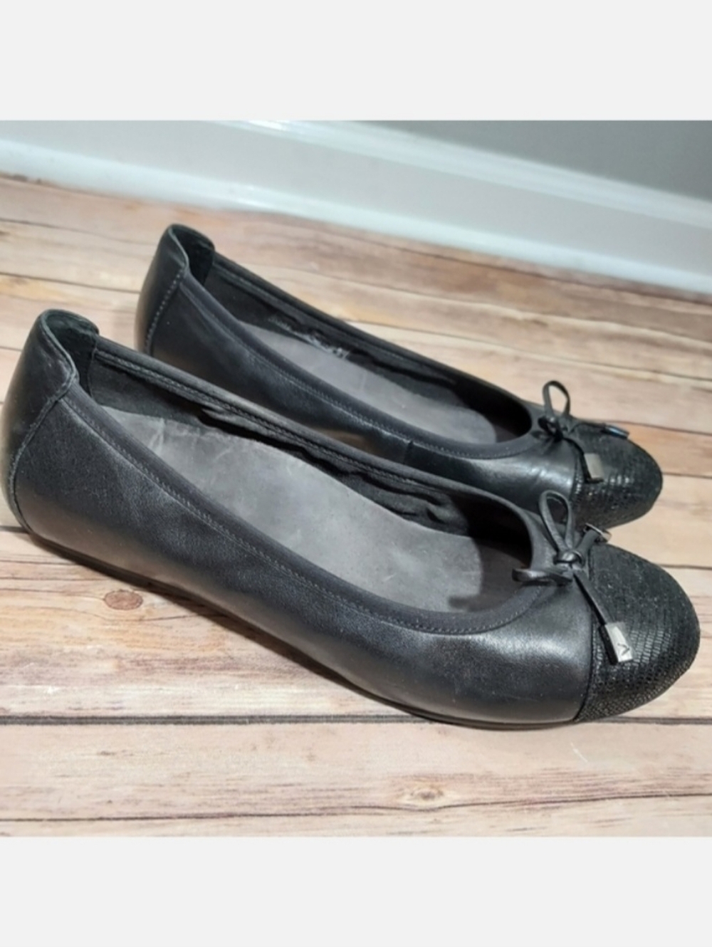 Vionic black leather Minna bow ballet flats 6.5
